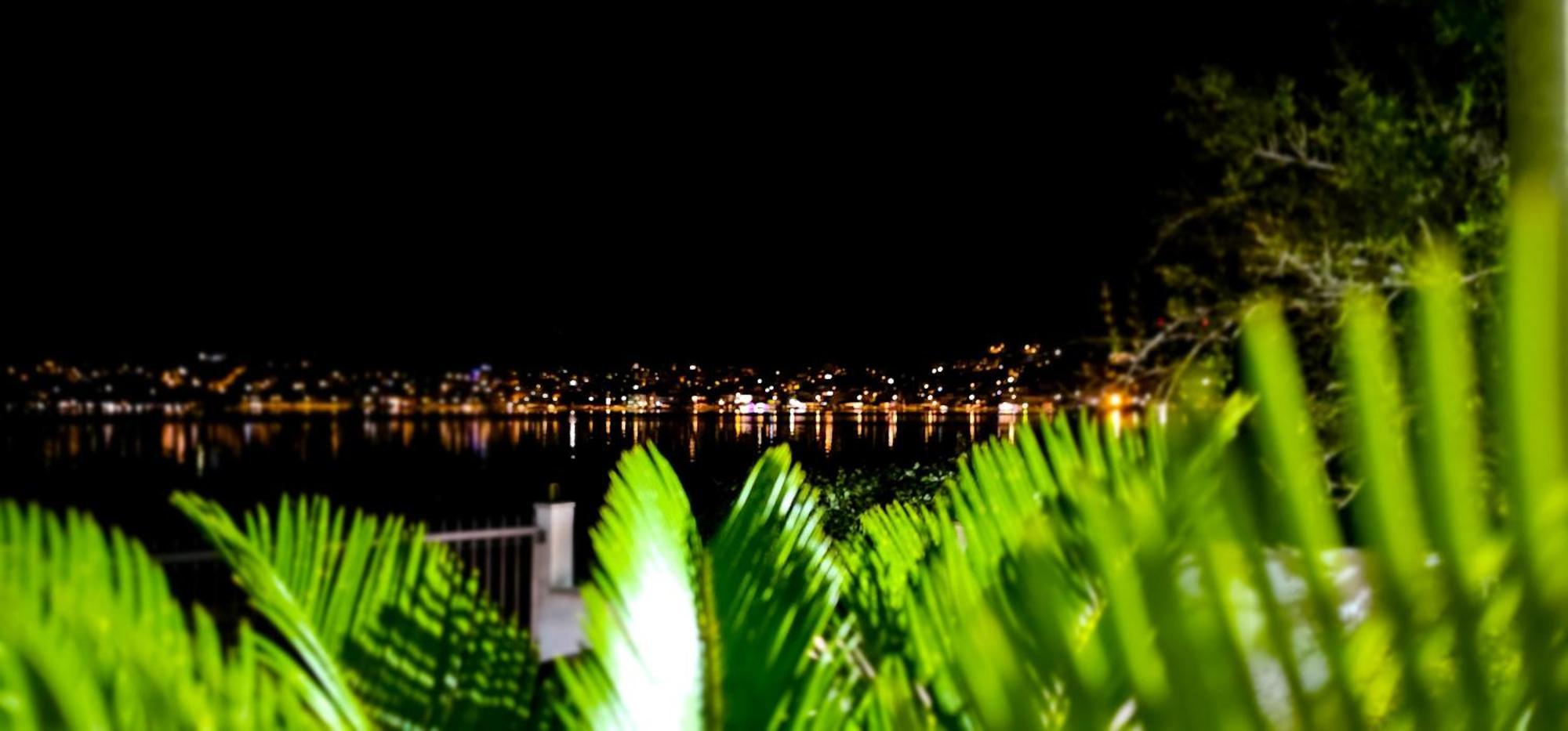 Beach Holiday Home With Private Jacuzzi & Parking Trogir Exterior foto